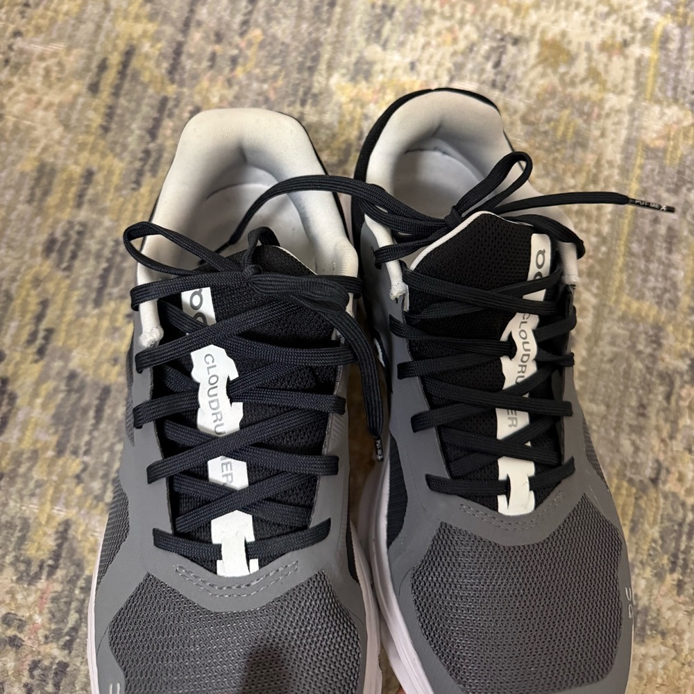 On Cloud cloudrunner woman’s Black and Gray Shoes - Picture 9 of 9